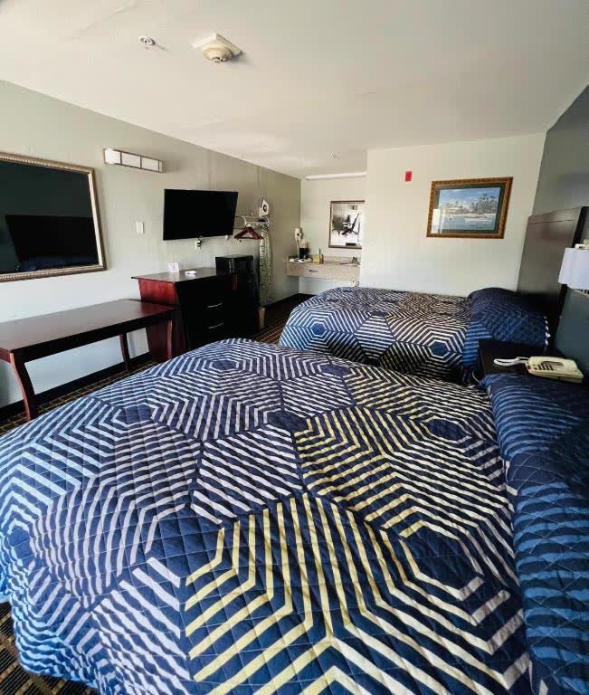 Lake Seminole Inn room 4