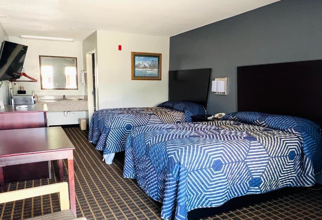 Lake Seminole Inn room 5