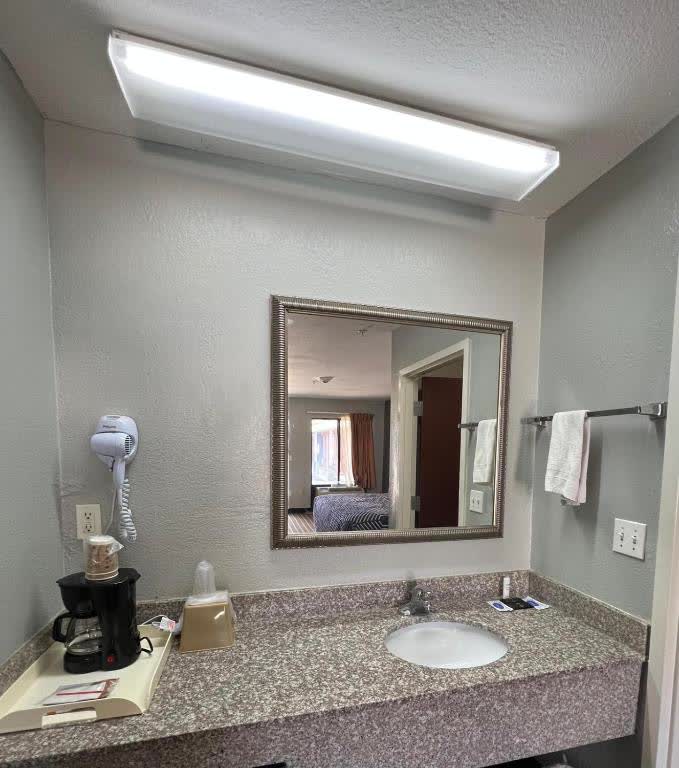 Lake Seminole Inn room 6