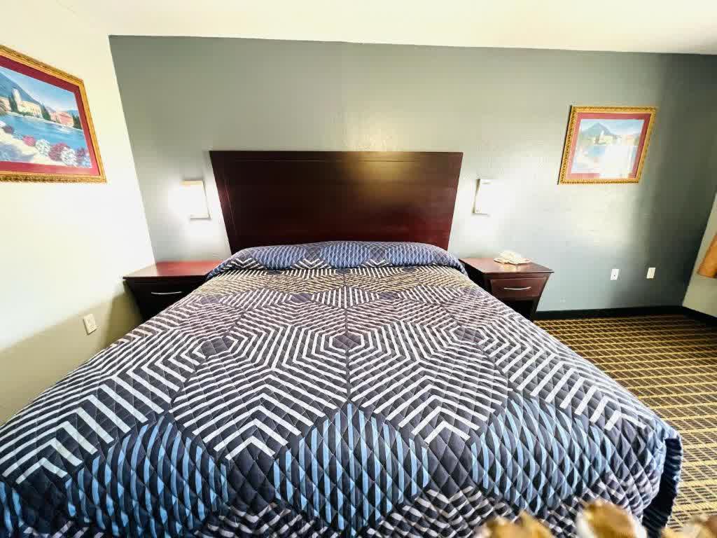 Lake Seminole Inn room 7